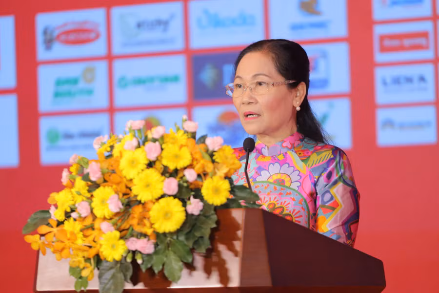 Bà Nguyễn Thị Lệ, Phó Bí thư Thành ủy, Chủ tịch HĐND TPHCM phát biểu tại buổi lễ.