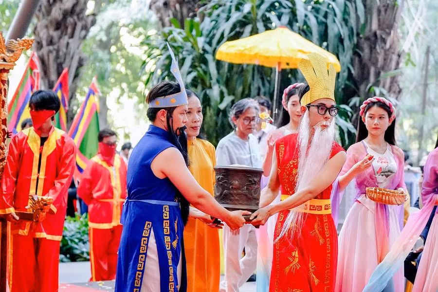 Trường đại học Văn Lang tổ chức lễ dâng hương tưởng nhớ Vua Hùng.