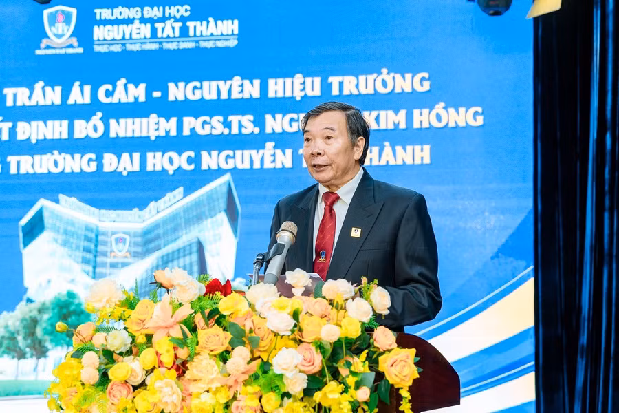 PGS.TS Nguyễn Kim Hồng giữ chức vụ Hiệu trưởng Trường ĐH Nguyễn Tất Thành trong thời gian 1 năm từ ngày 24/11/2025 đến ngày 23/11/2026.