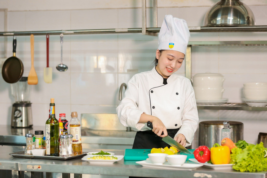 សិស្ស HUTECH អំឡុងពេលអនុវត្ត។ (រូបថត៖ Xuan Dung) 3n7a4834.jpg