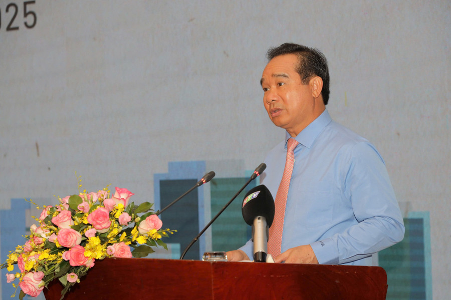 Chủ tịch UBND TPHCM Nguyễn Văn Được phát biểu khai mạc diễn đàn. (Ảnh: Quốc Hải).