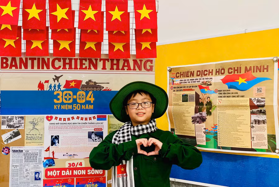 Học sinh Trường Tiểu học Bình Đa (tỉnh Đồng Nai) xúc động về ngày đại lễ.