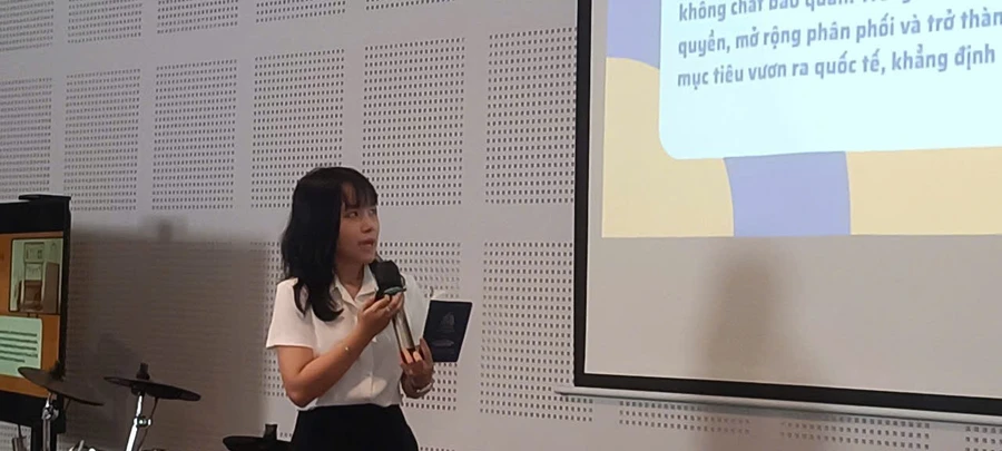 Lê Võ Mỹ Như - Học sinh lớp 12 Trường THPT Chuyên Quang Trung (tỉnh Bình Phước) trình bày ý tưởng khởi nghiệp.