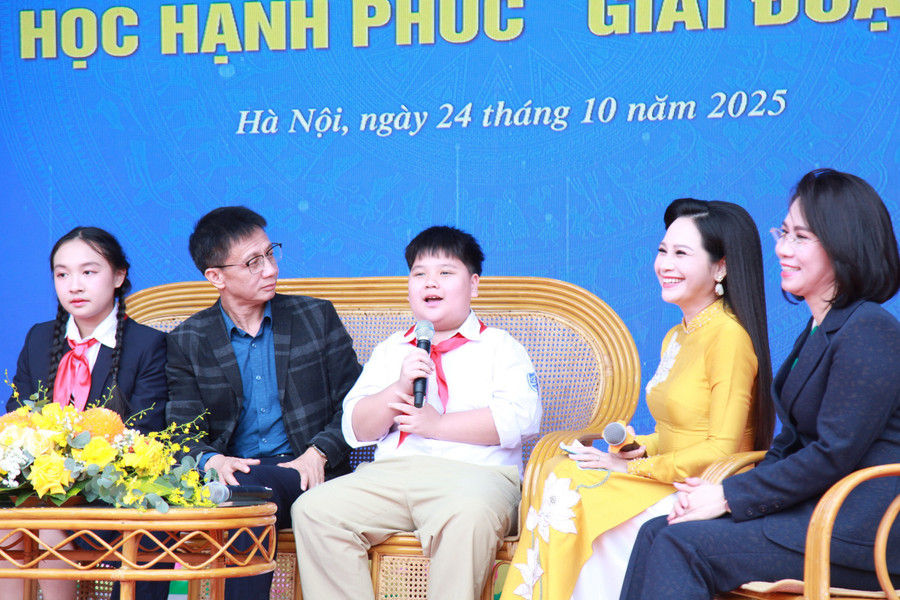 Các đại biểu dự tọa đàm trao đổi về "Trường học hạnh phúc". img-0506.jpg