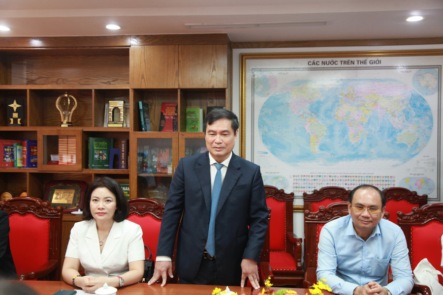 Ông Phan Xuân Thủy - Phó trưởng Ban Tuyên giáo và Dân vận Trung ương đến thăm và chúc mừng Nhà xuất bản Giáo dục Việt Nam. img-0017.jpg