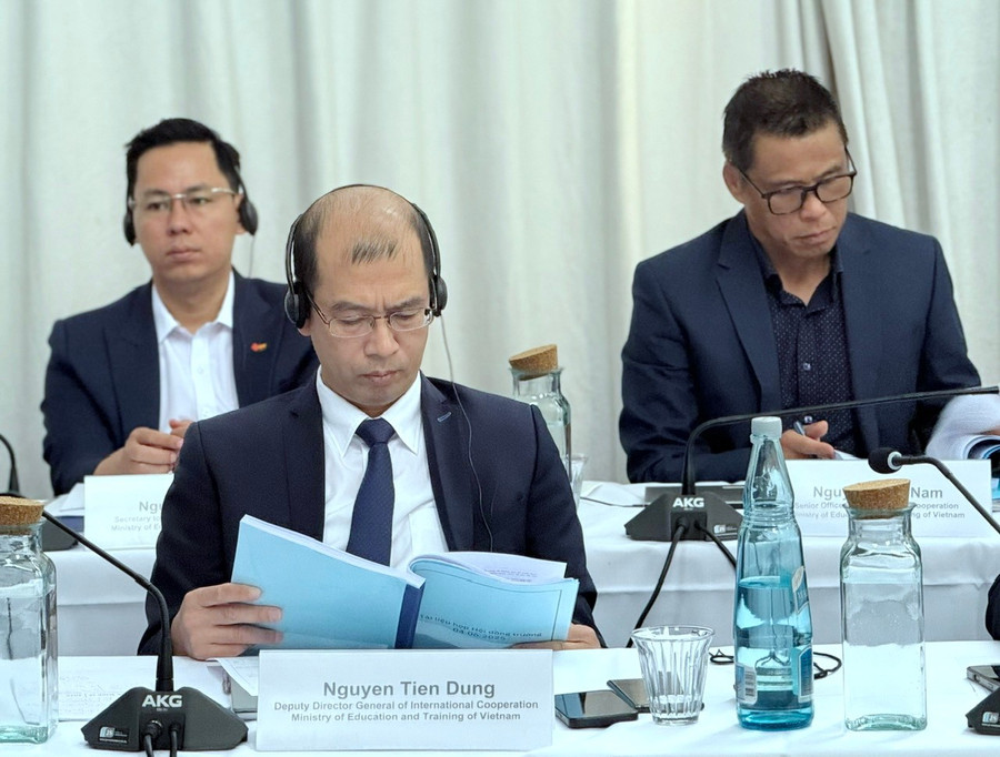 Ông Nguyễn Tiến Dũng - Phó Cục trưởng Cục Hợp tác quốc tế (Bộ GD&ĐT) dự họp. z6671196191556-5bd464ac3c50950580cdf1ac281cd5fb.jpg