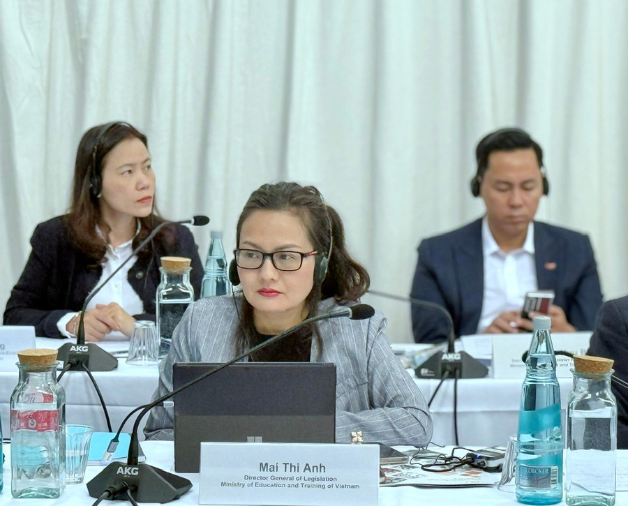 Bà Mai Thị Anh - Vụ trưởng Vụ Pháp chế, Bộ GD&ĐT. z6671193873064-b93902fb2ffb2512f2fca886ff385a95-8971.jpg
