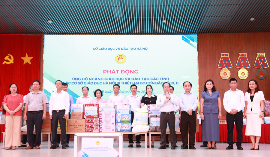 Giám đốc Sở GD&ĐT Hà Nội Trần Thế Cương phát biểu phát động.