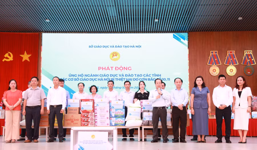 Giám đốc Sở GD&ĐT Hà Nội Trần Thế Cương phát biểu phát động.