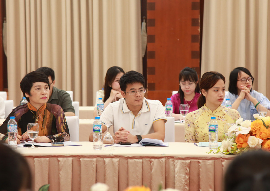 Nhiều câu chuyện ý nghĩa được chia sẻ tại tọa đàm. img-0031.jpg