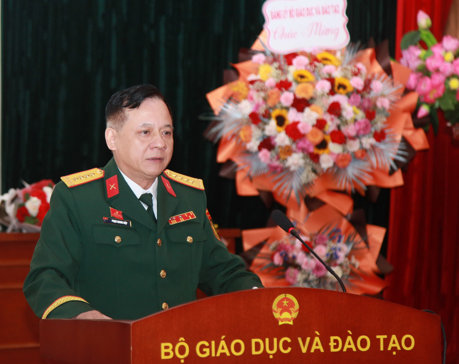 Đại biểu trình bày tham luận tại Đại hội. img-0137.jpg