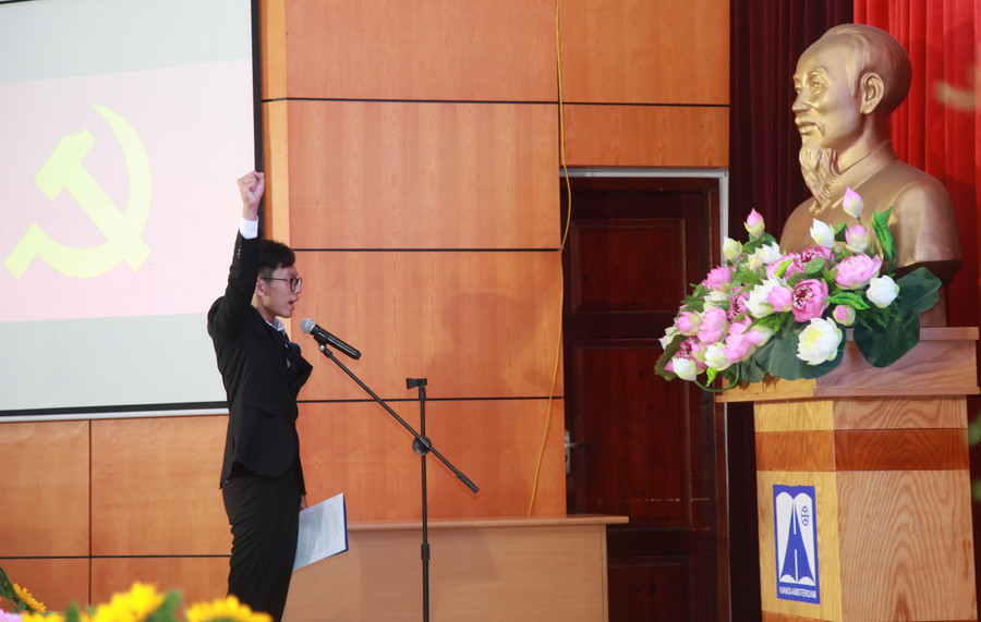 Tân đảng viên Nguyễn Tùng Dương. img-0297.jpg