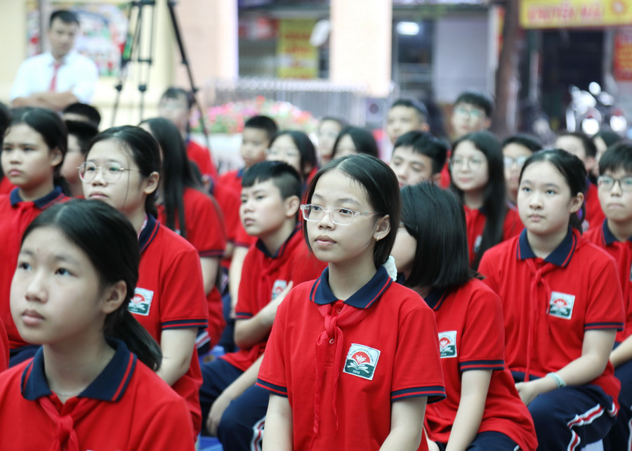 Học sinh Trường THCS Dịch Vọng Hậu dự lễ hưởng ứng. a55a9985.jpg