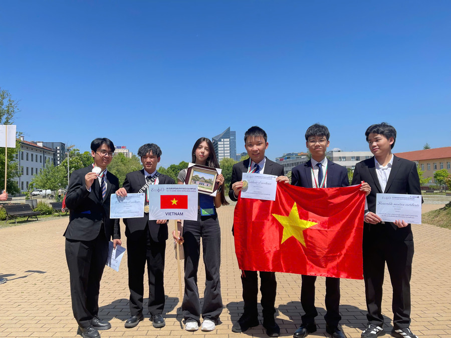 Đội tuyển Việt Nam dự Olympic Vật lý Châu Âu năm 2025