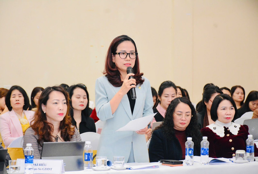 Ms. Vuong Huong Giang, Deputy Director of the Hanoi Department of Education and Training, offered her comments at the workshop. 2025-12-11-11-15-114.jpg