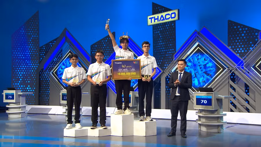 Hoàng Quang giành vòng nguyệt quế.