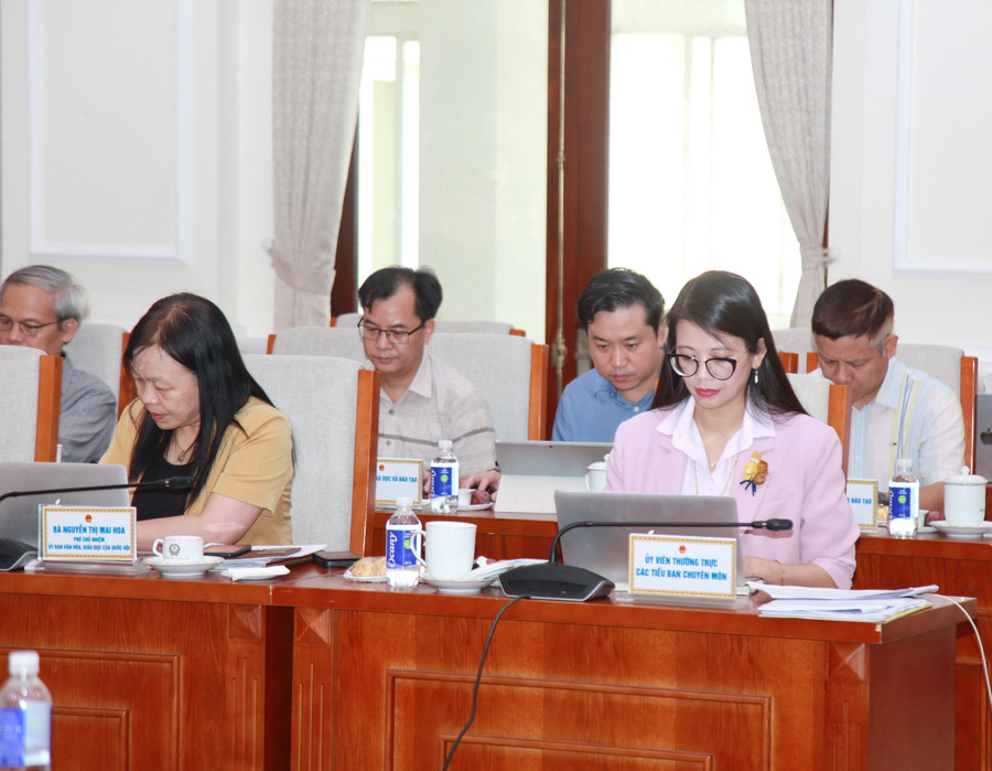 Các đại biểu dự phiên họp. img-0060-3212.jpg