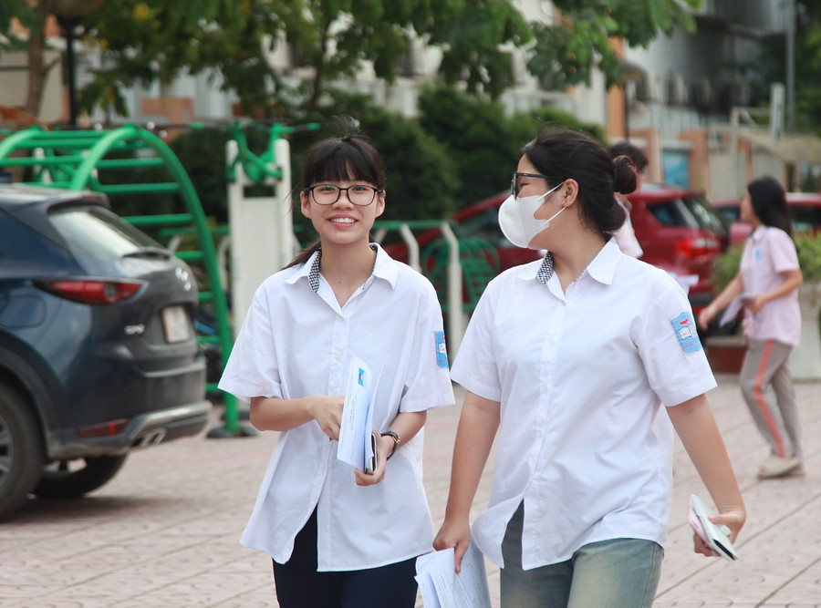 Thí sinh tại điểm thi Trường THCS Đại Kim (quận Hoàng Mai, Hà Nội). img-0148.jpg