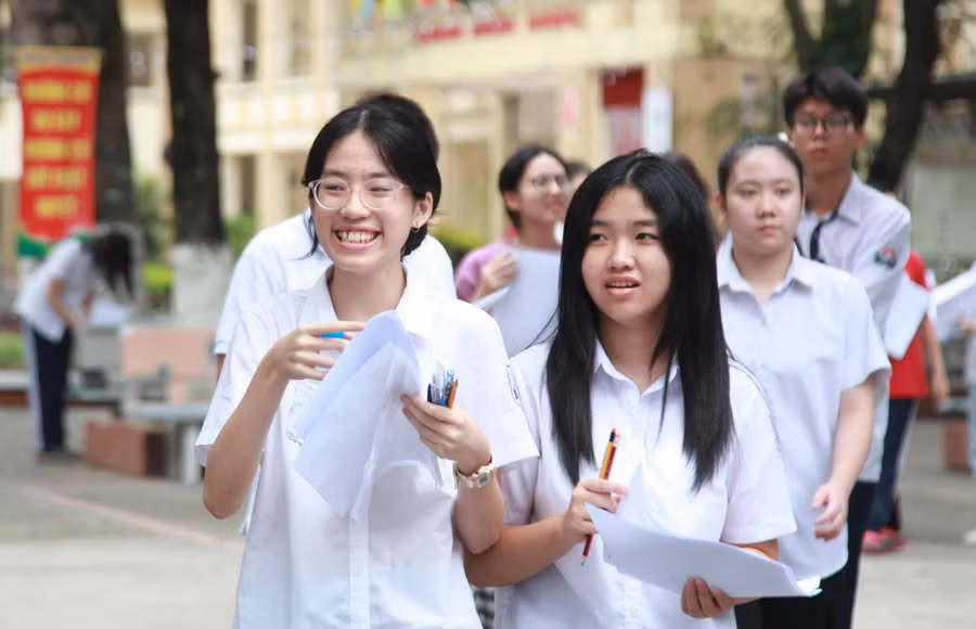 Học sinh dự thi vào lớp 10 tại Hà Nội.