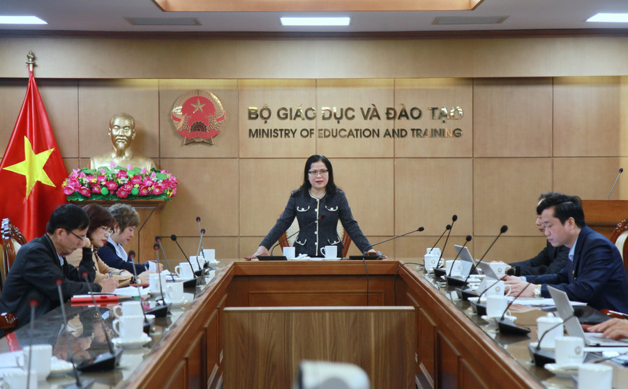 Thứ trưởng Nguyễn Thị Kim Chi chủ trì cuộc họp.