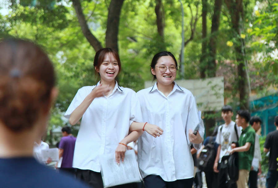 Những nụ cười tươi của thí sinh sau khi hoàn thành kỳ thi. img-0553.jpg
