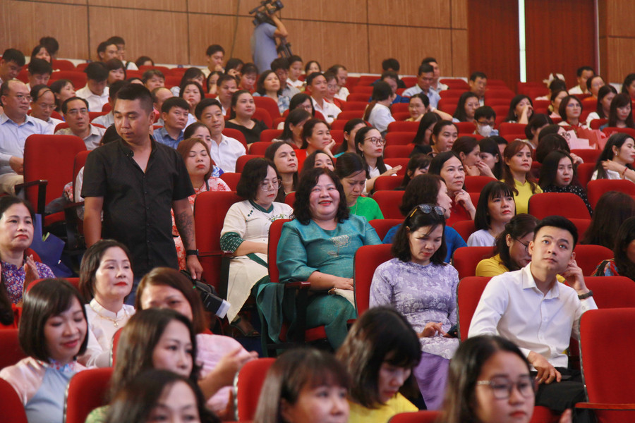 Các đại biểu dự hội nghị. img-0954.jpg