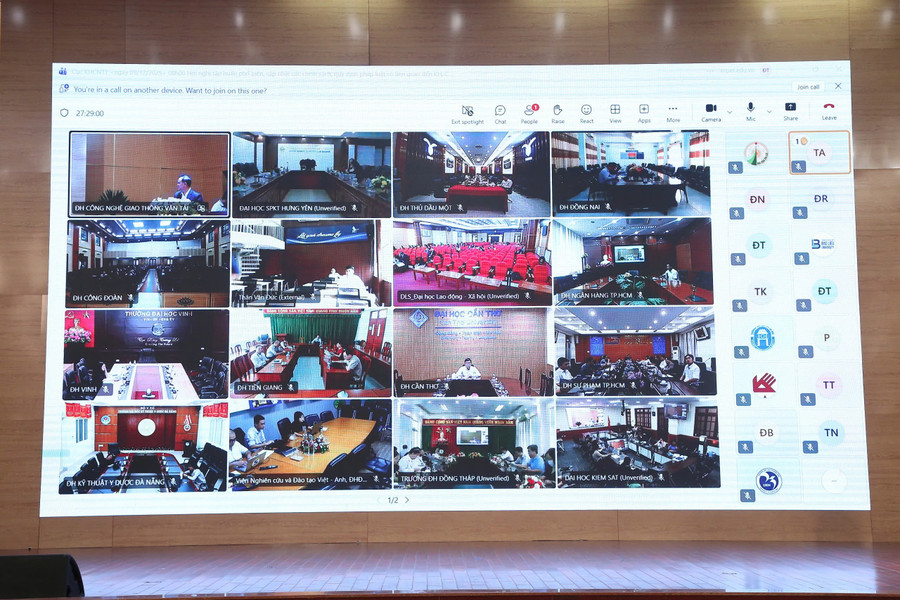 Onlinekonferens som förbinder universitetsbroar. z7308175565710-7738ddc77be806803d3c14bac516c3bd.jpg