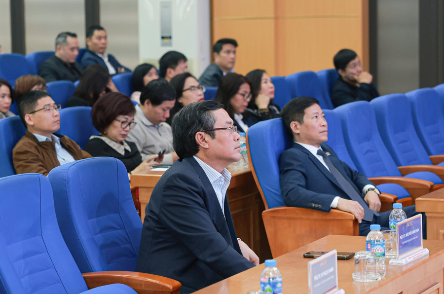 Delegater som deltar i konferensen. z7308175565715-02816151bff3eca4d574eeccb39f73f1.jpg