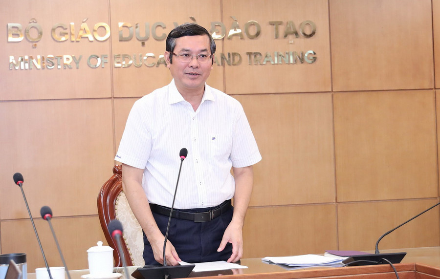 Thứ trưởng Nguyễn Văn Phúc phát biểu tại cuộc họp. img-9977.jpg