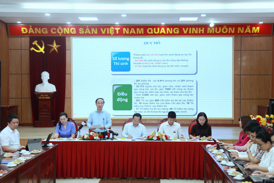 Ông Nguyễn Quang Tuấn - Phó Giám đốc Sở GD&ĐT Hà Nội thông tin chung về kỳ thi. img-0384.jpg