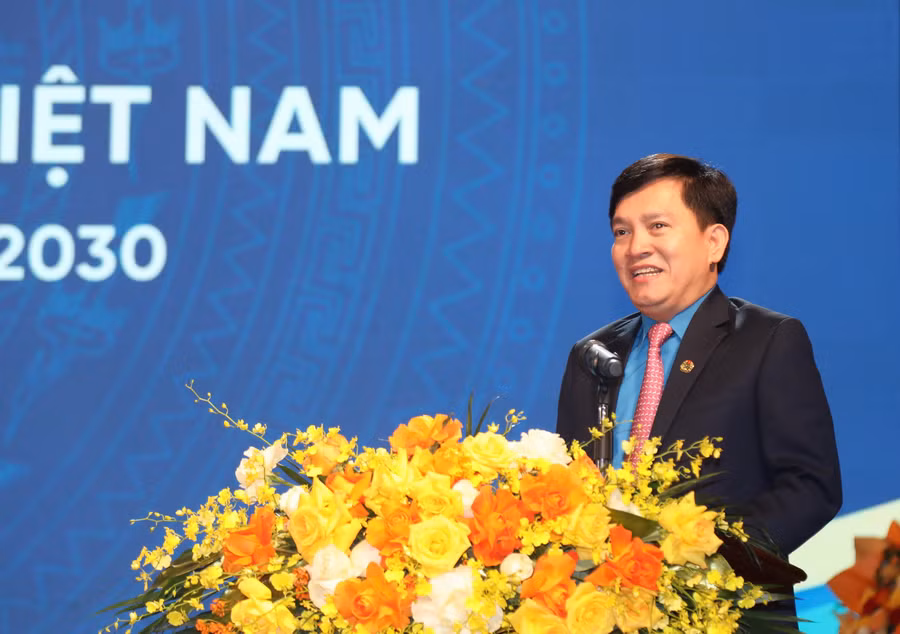 Ông Nguyễn Xuân Hùng - Phó Chủ tịch Tổng Liên đoàn Lao động Việt Nam phát biểu.