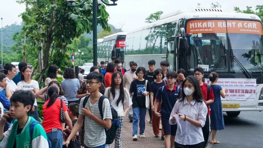 Học sinh thi vào lớp 10 Trường THPT Khoa học Giáo dục.