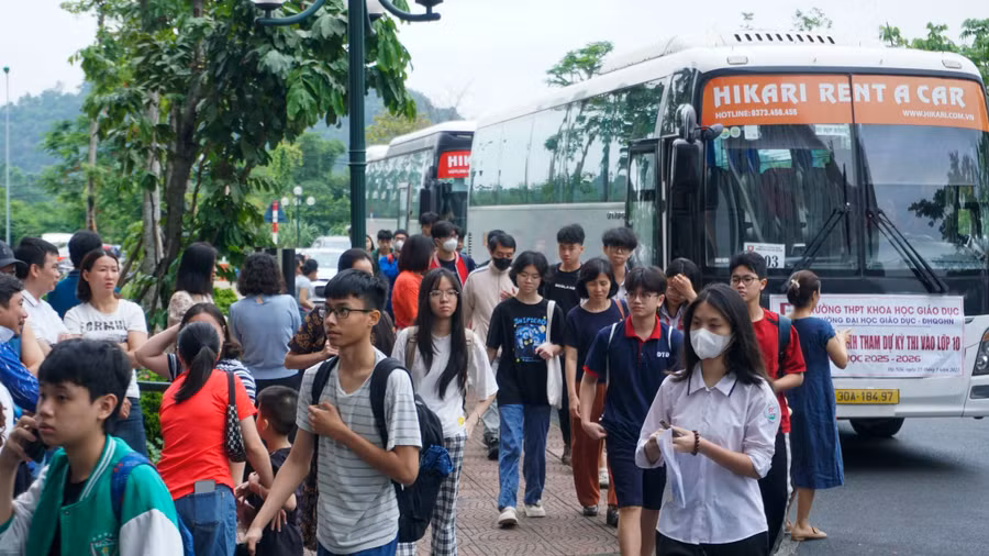 Học sinh thi vào lớp 10 Trường THPT Khoa học Giáo dục.