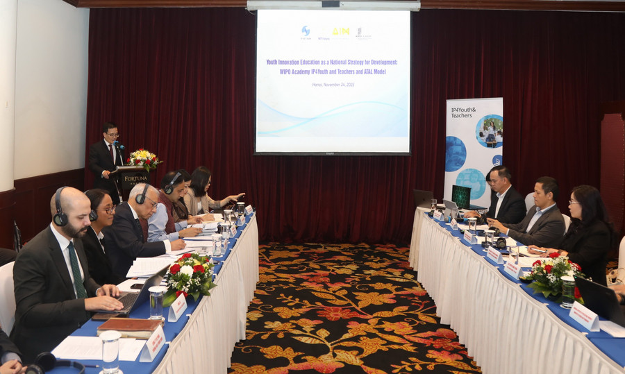 Quang cảnh cuộc họp.