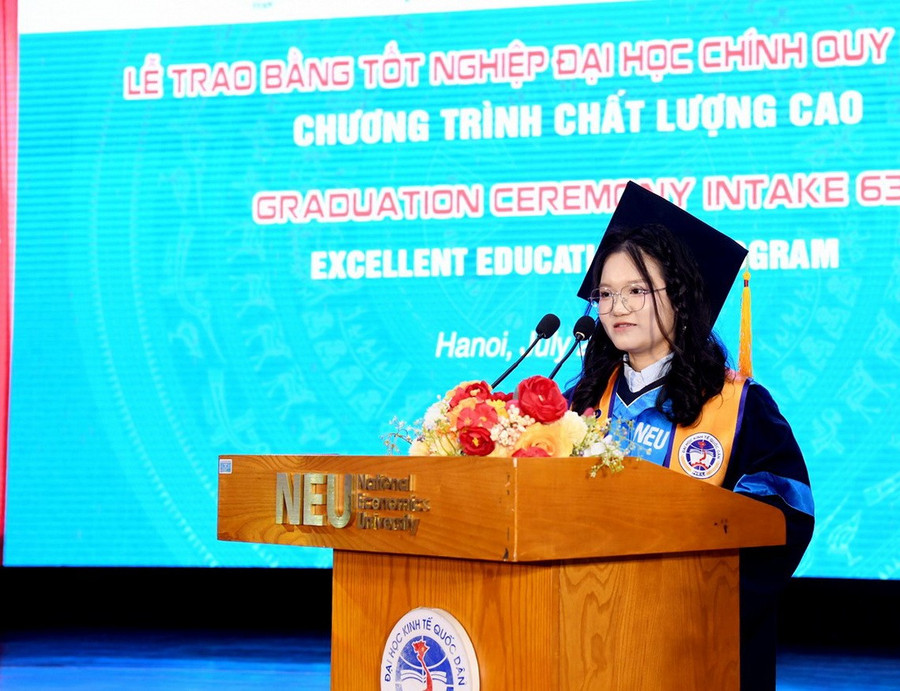 Mai Sao chia sẻ cảm xúc trong lễ trao bằng tốt nghiệp. sao1.jpg