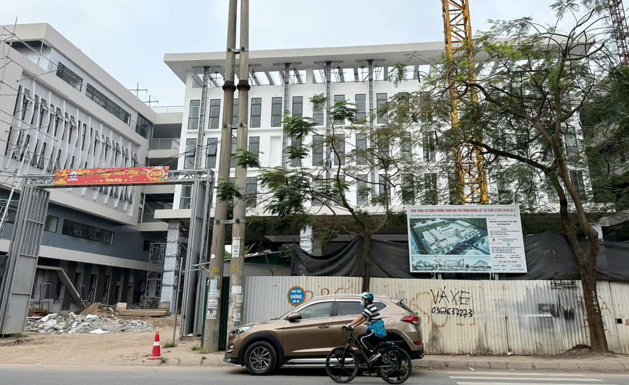 Công trình Trường THPT Đỗ Mười trên địa bàn phường Hoàng Liệt, quận Hoàng Mai đang giai đoạn hoàn thiện.