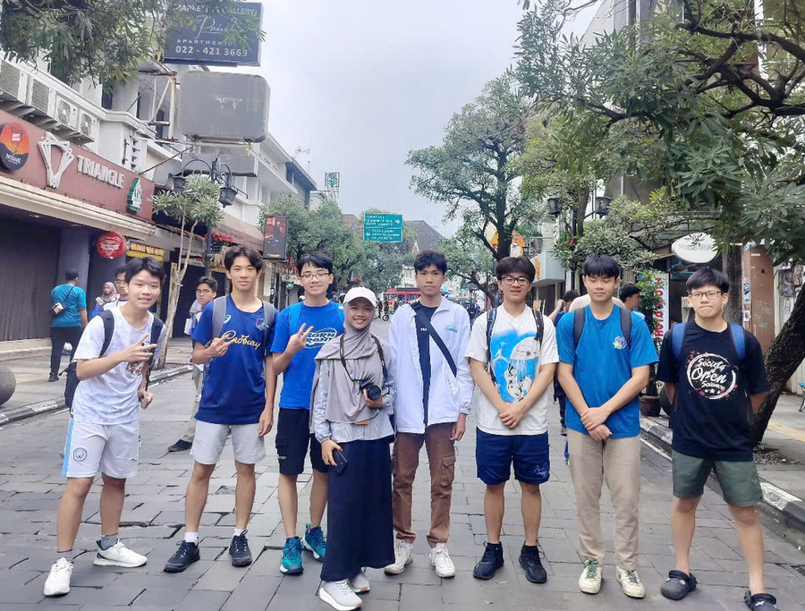 Học sinh Việt Nam tham gia các hoạt động giao lưu văn hóa tại Indonesia. giao-luu-4838.jpg
