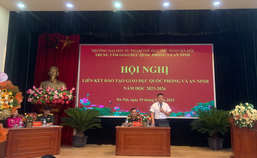 Quang cảnh hội nghị. z6650229765308-fa4bcef2948a6854c17eef6244eed4d5.jpg