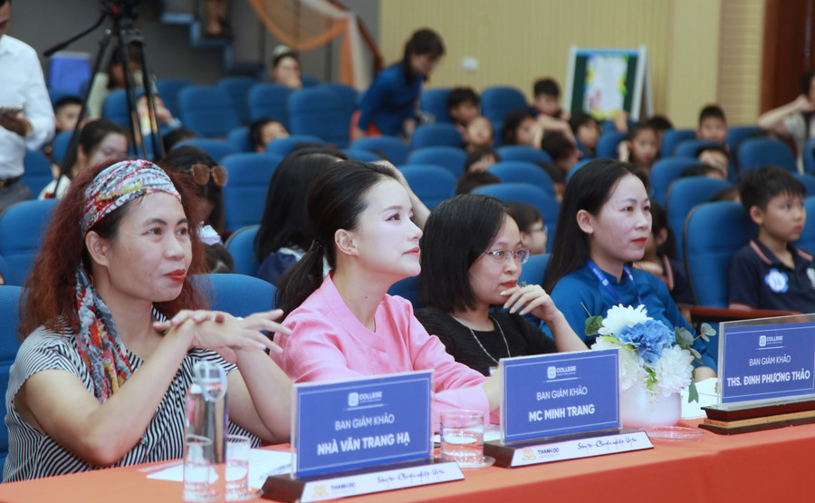 Các đại biểu, dự chương trình. img-0121.jpg