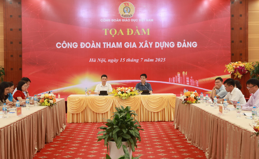 Quang cảnh buổi tọa đàm.