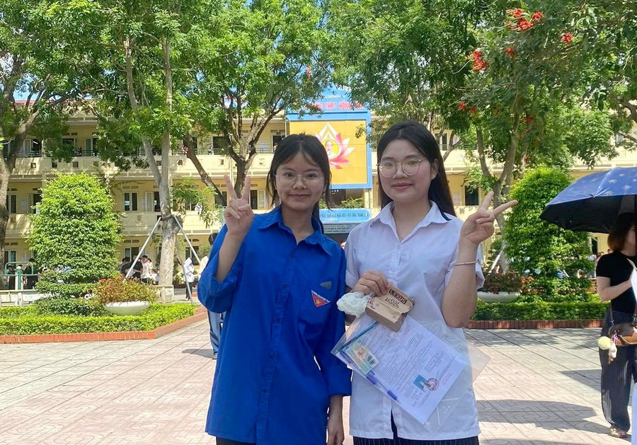 Thí sinh dự thi tại Điểm thi Trường THPT Hồng Thái (huyện Đan Phượng). 513452140-122136740984795563-4506046016645145478-n.jpg