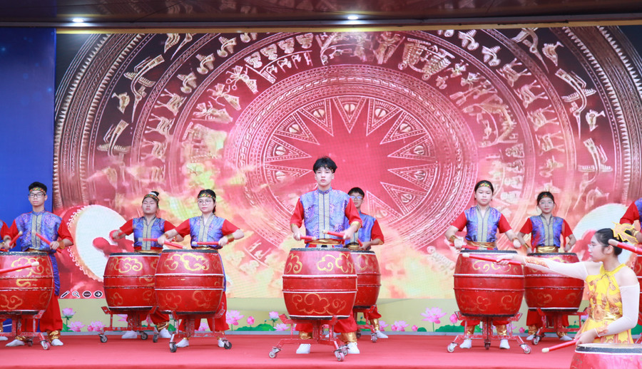 Tiết mục văn nghệ chào mừng hội nghị. img-0026.jpg