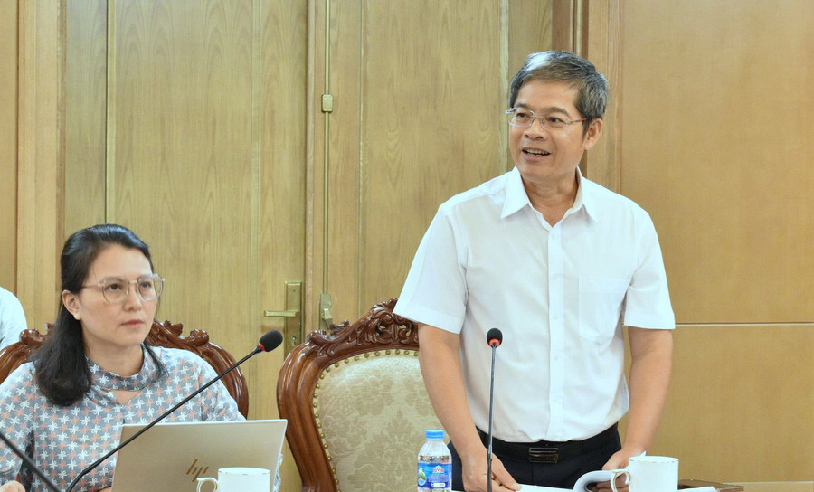Đại diện tập đoàn Điện lực Việt Nam (EVN) phát biểu tại cuộc họp. dai-bieu.jpg