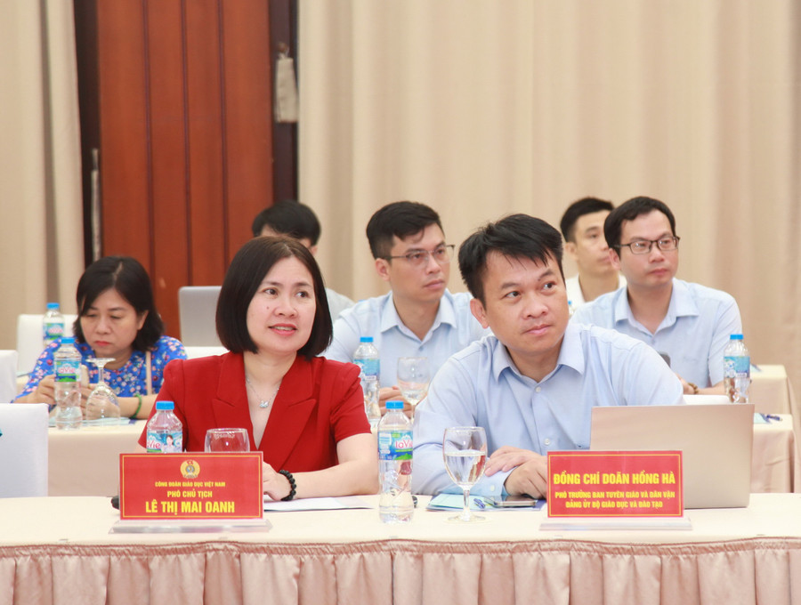 Các đại biểu dự tọa đàm. img-0019.jpg