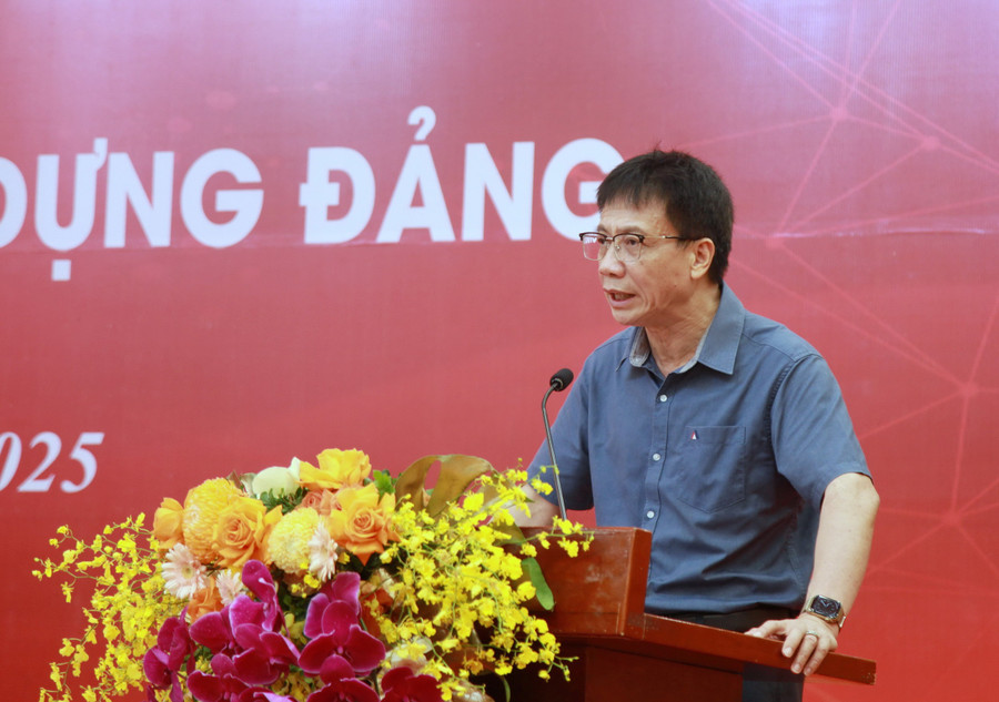 Ông Nguyễn Ngọc Ân phát biểu khai mạc tọa đàm. img-0012-3513.jpg