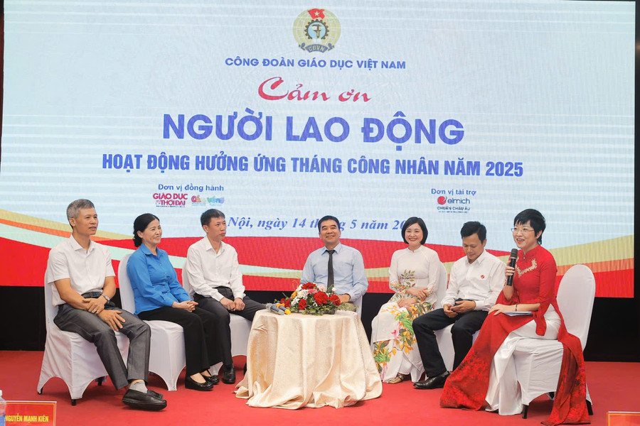 Các đại biểu giao lưu trong Chương trình "Cảm ơn người lao động". giao-luu.jpg
