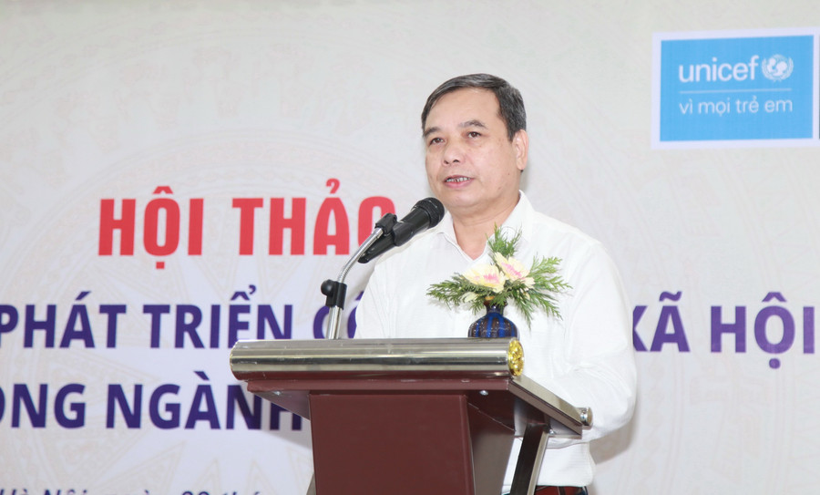 Ông Hoàng Đức Minh - Vụ trưởng Vụ Học sinh, sinh viên (Bộ GD&ĐT) phát biểu khai mạc hội thảo. img-0021.jpg