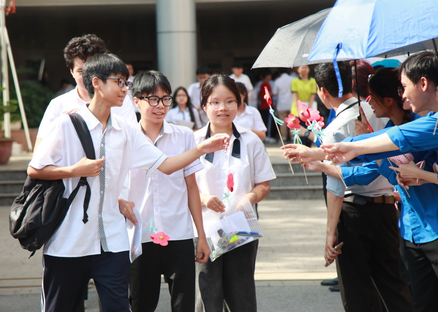 Tất cả thí sinh đều có "quà". img-0137.jpg
