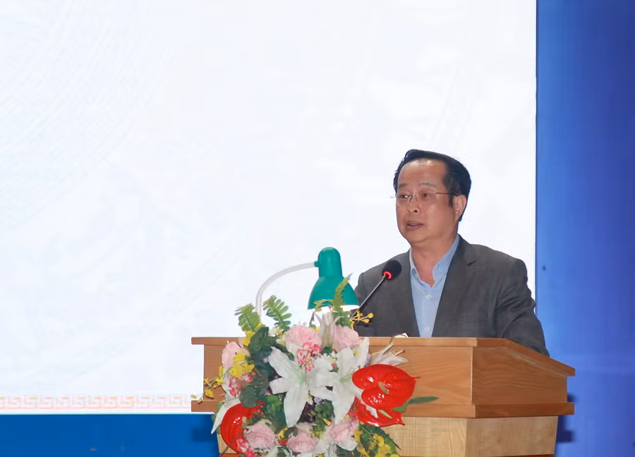 Giám đốc Sở GD&ĐT Hà Nội Trần Thế Cương phát biểu tại hội nghị.