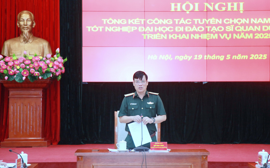 Thiếu tướng Trần Ngọc Thanh - Vụ trưởng Vụ Giáo dục Quốc phòng và An ninh (Bộ GD&ĐT) chủ trì hội nghị. img-0084.jpg